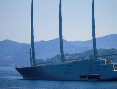 Το πλωτό παλάτι Ρώσου μεγιστάνα μόλις αγκυροβόλησε στην Κέρκυρα - Κοστίζει 390 εκατ. ευρώ! (φώτο)